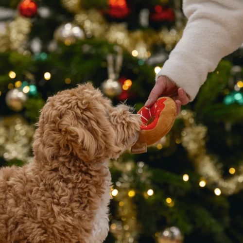 Karácsonyi fánk piros plüss játék , Beeztees