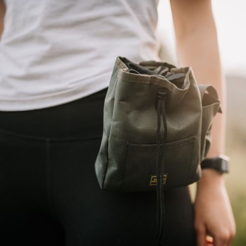 Jutalomfalat tartó TYRA - SZÜRKE , Hunter