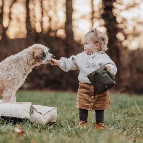 Jutalomfalat tartó TYRA - SZÜRKE , Hunter